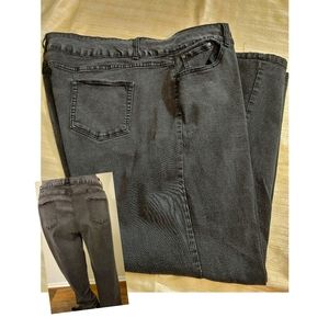 PLUS SIZE BLACK WASHED DENIM 3-BUTTON JEAN